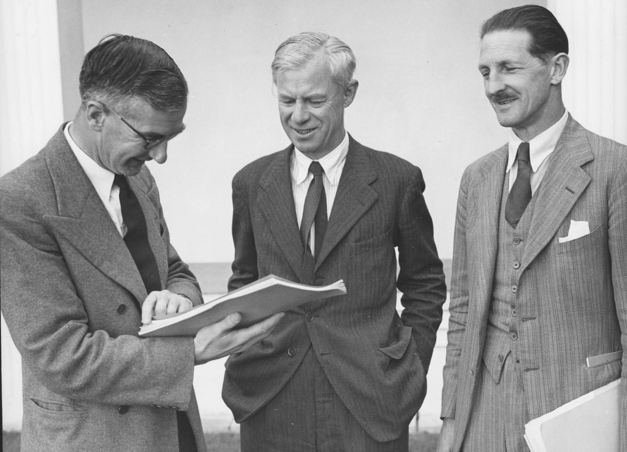 ANU Registrar RG Osborne speaking with members of the ANU Academic Advisory Council, Sir Keith Hancocl and Professor Raymond firth dueing the Easter Conference, 1948 (ANUA15-1)