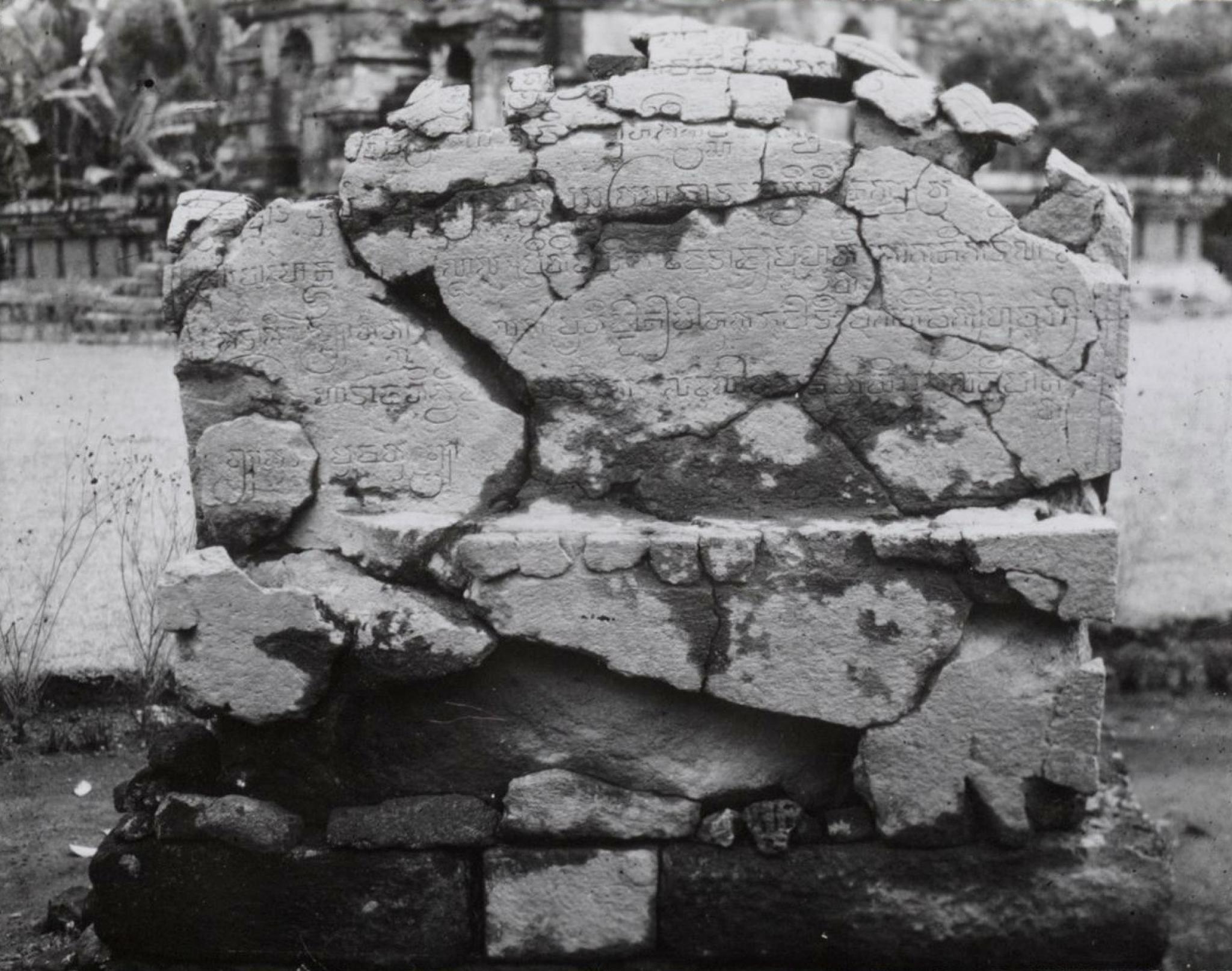 The Precarious Past: Historical Practice in Premodern Java