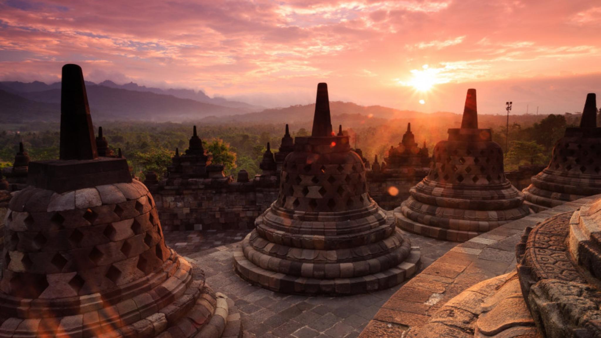 Short Program - Indonesian Archaeology: Study Tour and Field School (College-led)