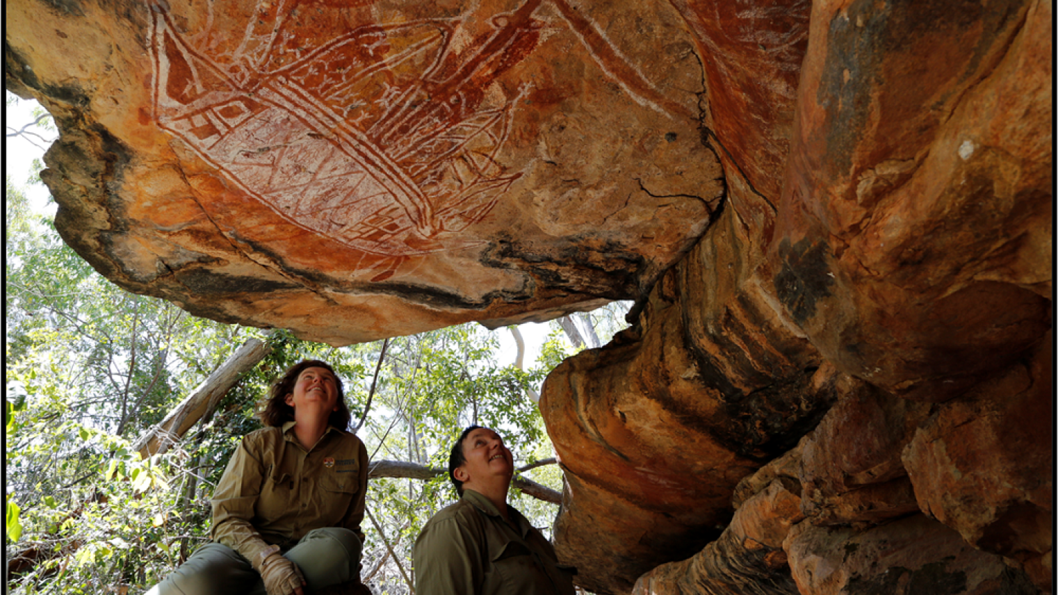 Ursula Frederick and Annie Clarke at Angwurkkburna, Groote Eylandt. Photo S.Skitmore